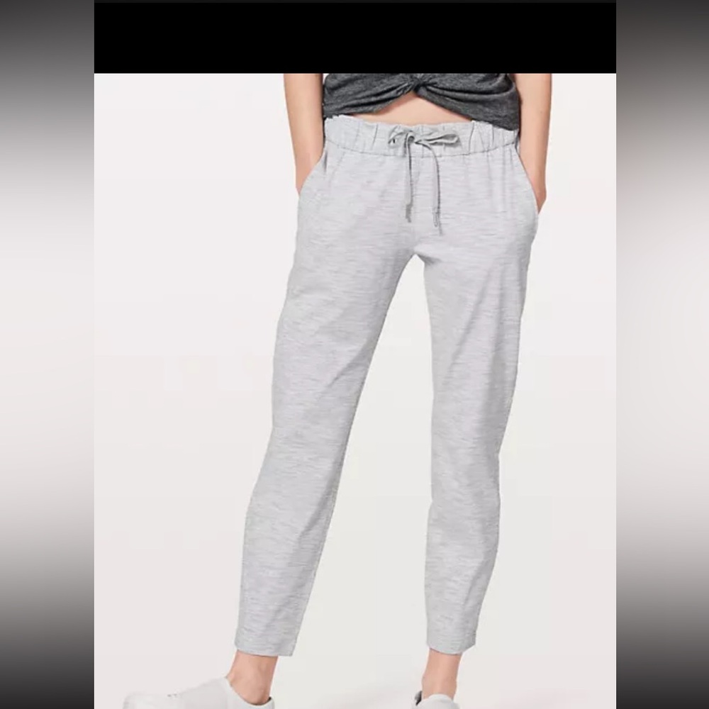 Lululemon on the fly grey striped pant size 6